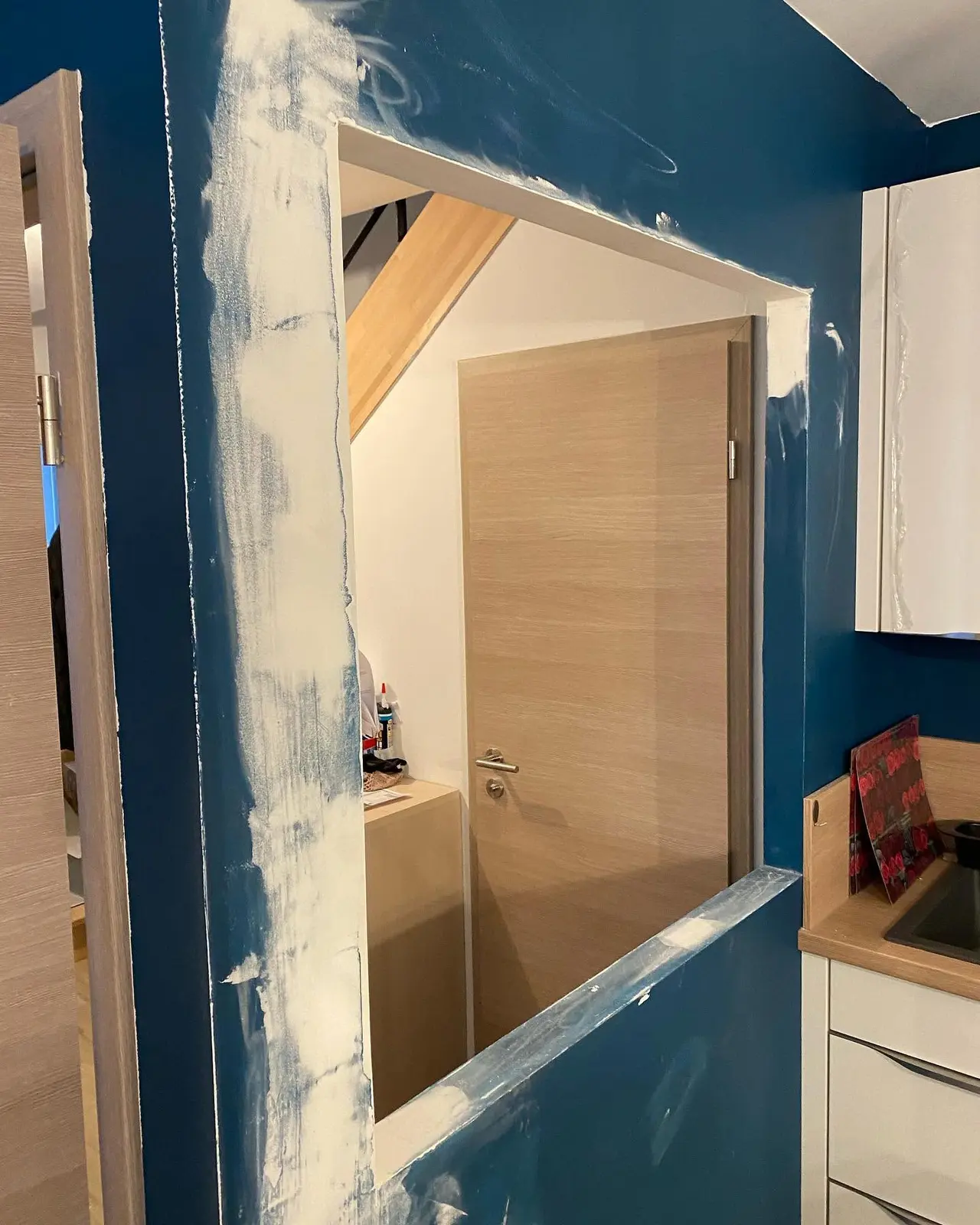 Création d'une verrière et peinture d'un mur, avant travaux